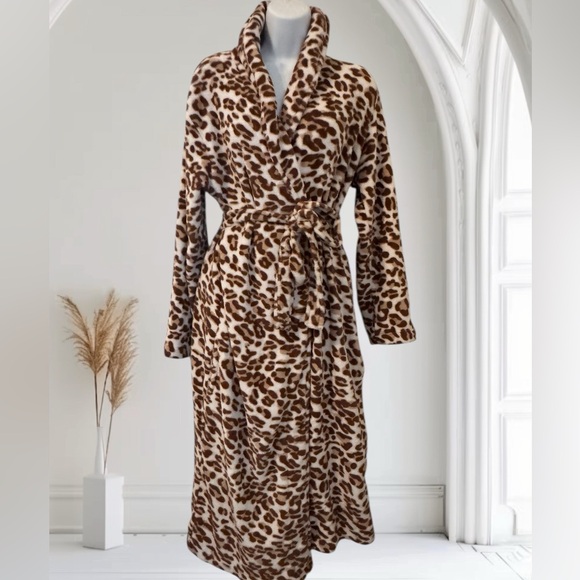 DEARFOAMS PLUSH ROBE. SIZE M. SOFT, LIGHTWEIGHT, BELTED LEOPARD PRINT ROBE - Picture 1 of 11